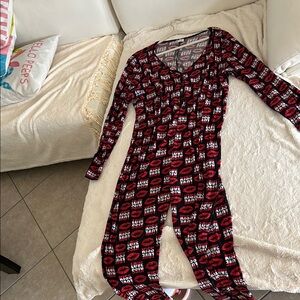 Red, White And Black Kiss Print One Piece Pajamas
